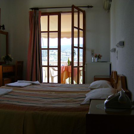 Hotel Liberty II Agia Marina  Esterno foto
