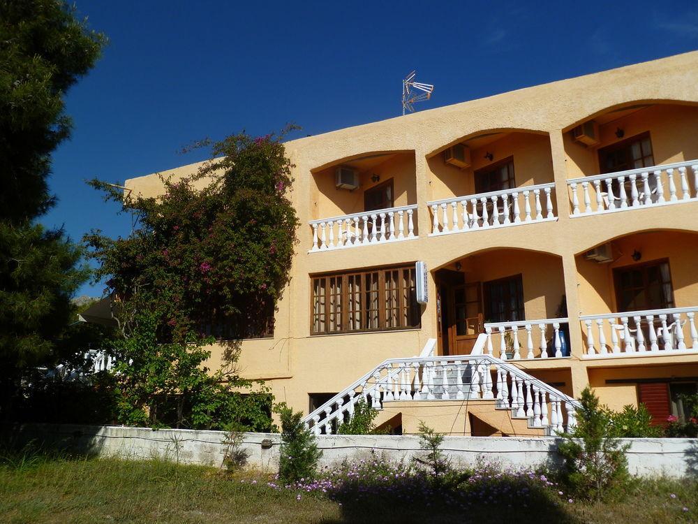 Hotel Liberty II Agia Marina  Esterno foto