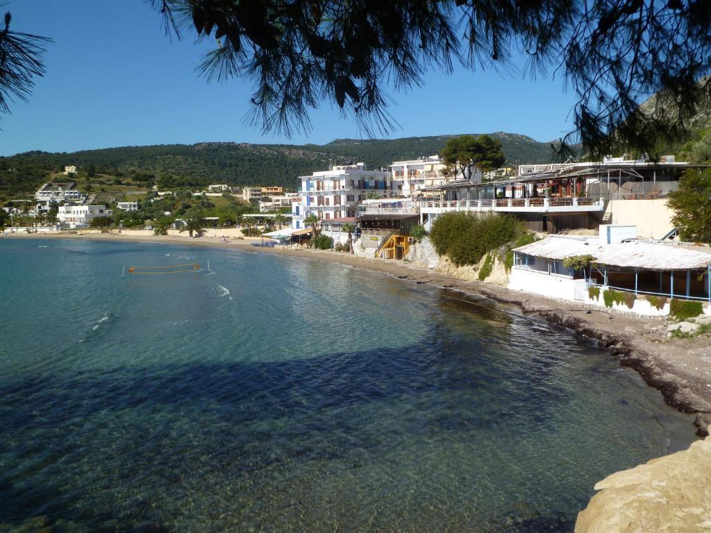 Hotel Liberty II Agia Marina  Esterno foto